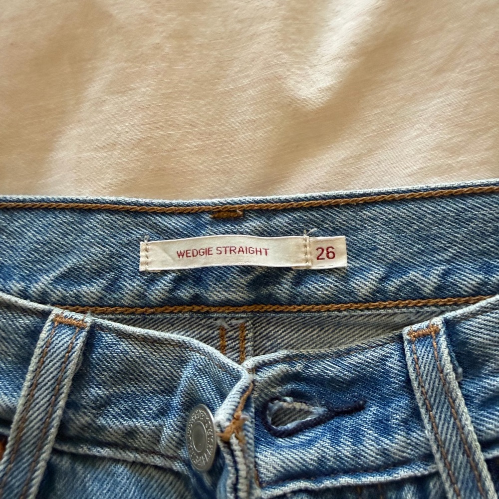 Levi's Wedgie Straight Leg Jeans - Classic Blue distressed